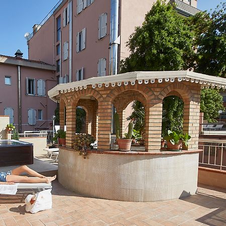 Hotel Vienna Ostenda e Ristorante il Danubio Rimini Esterno foto