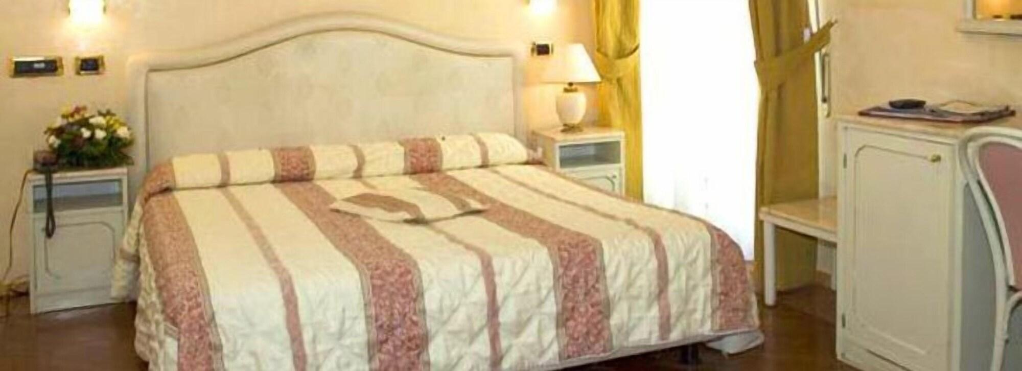 Hotel Vienna Ostenda e Ristorante il Danubio Rimini Esterno foto