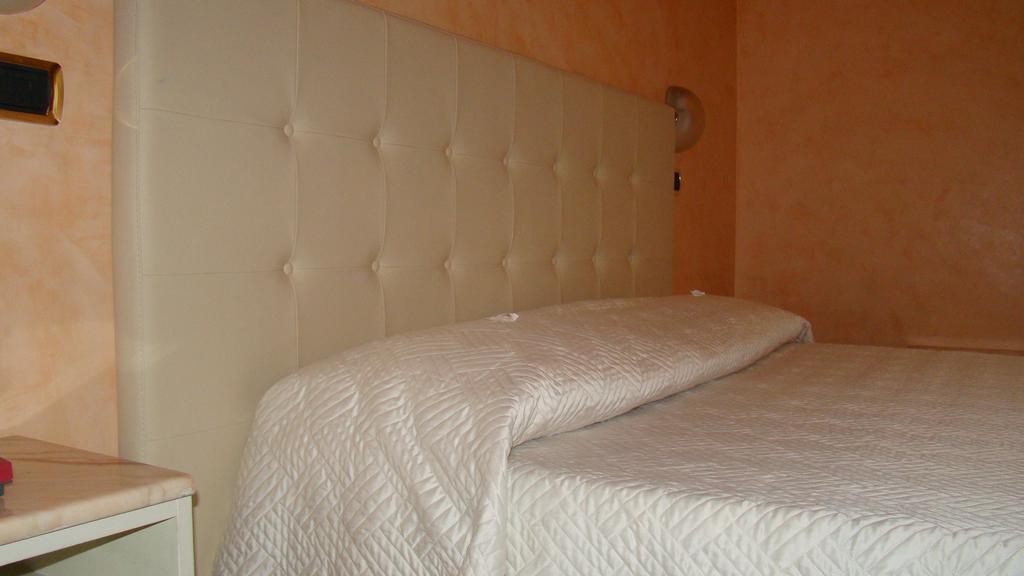 Hotel Vienna Ostenda e Ristorante il Danubio Rimini Esterno foto