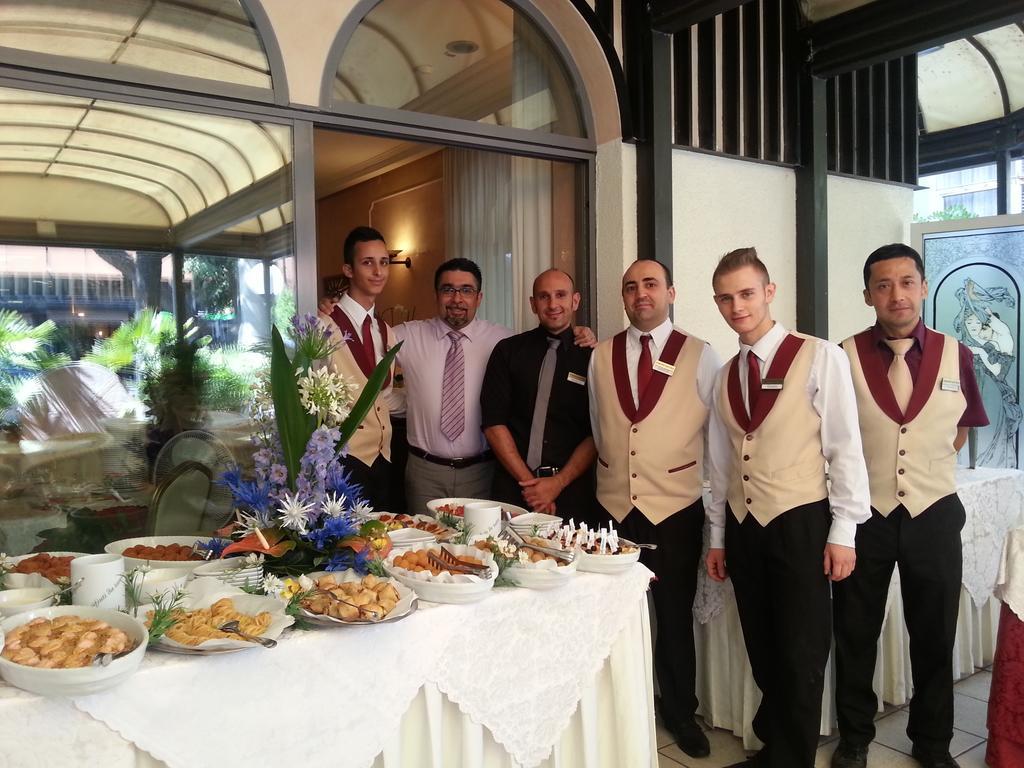 Hotel Vienna Ostenda e Ristorante il Danubio Rimini Esterno foto