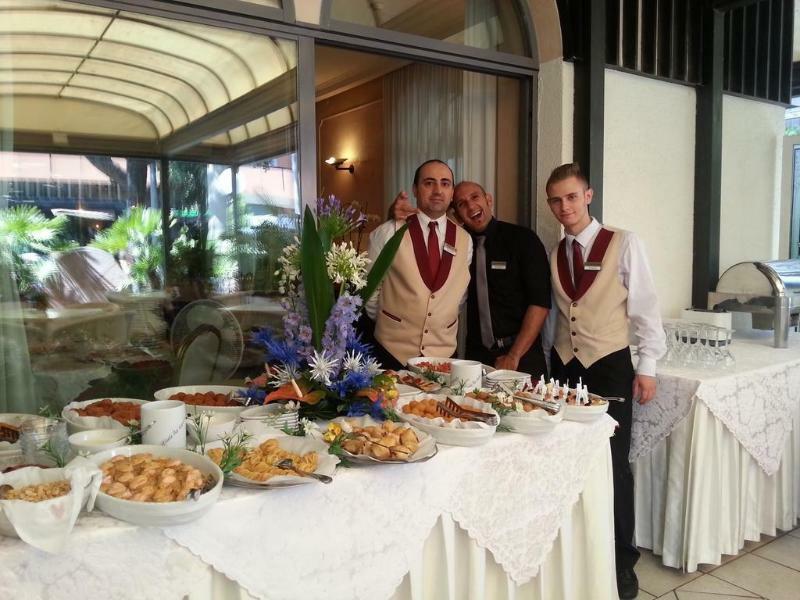 Hotel Vienna Ostenda e Ristorante il Danubio Rimini Esterno foto
